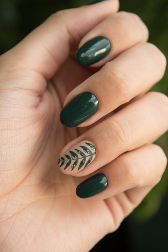 Hybryda w naklejce od NeoNail – rewolucja w manicure bez zalewania paznokcia