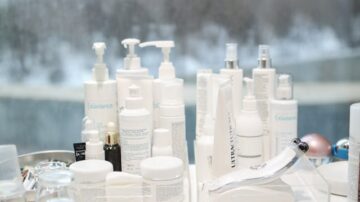 Najlepsze kosmetyki na przebarwienia na twarzy – TOP 5