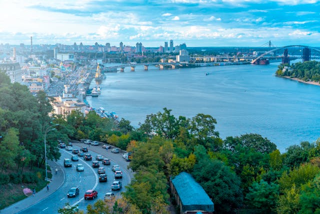 Ukraina wprowadza elektroniczny system rejestracji kosmetyków – krok w stronę standardów UE