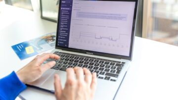 E-zakupy stają się nawykiem. Polacy coraz częściej klikają „dodaj do koszyka”