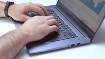 Czy praca „odpisywanie na wiadomości” jest bezpieczna?