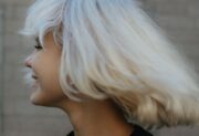 Platynowy, beżowy czy zimny blond – komu pasuje konkretny odcień?